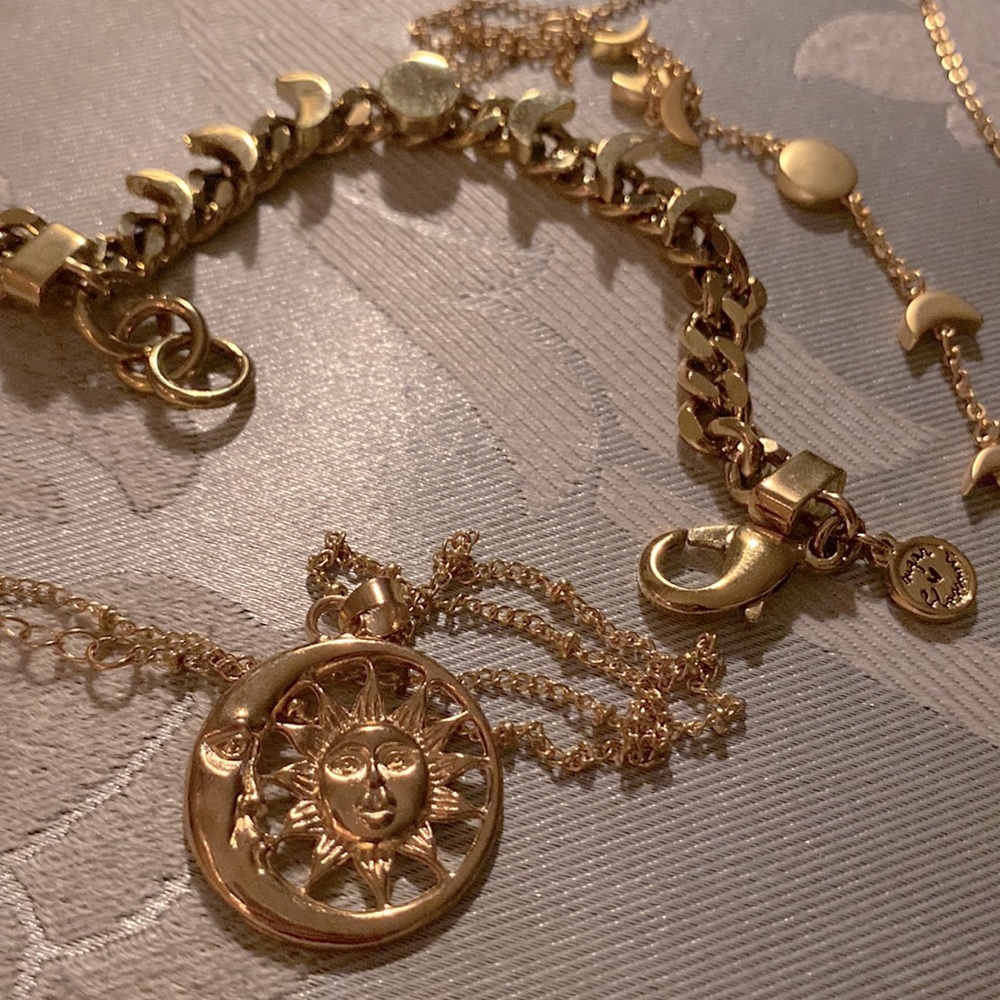 Gold Sun Moon necklace gold colour